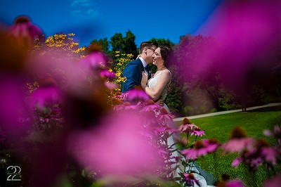 Garden wedding kiss